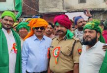 सीरत कमेटी ने साफा बांधकर डीएम व एसपी का किया स्वागत