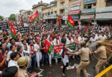 लखनऊ: सीजेपी के समर्थन में सपा कार्यकर्ताओं का जोरदार प्रदर्शन, पुलिस ने किया एक्शन