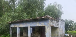 आंगनबाड़ी की 27 साल पुरानी जर्जर बिल्डिंग भरभराकर गिरी, 35 बच्चों की जान बाल-बाल बची