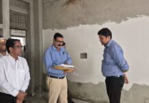 छात्रावास निर्माण में लापरवाही पर डीएम सख्त, गुणवत्ता में कमी मिलने पर जताई नाराजगी