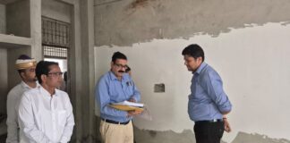 छात्रावास निर्माण में लापरवाही पर डीएम सख्त, गुणवत्ता में कमी मिलने पर जताई नाराजगी