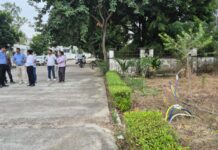 खुले सीवर टैंक को तत्काल सुरक्षित कराने और विद्युत तारों को भूमिगत करने का प्रस्ताव तैयार करने के डीएम ने दिए निर्देश