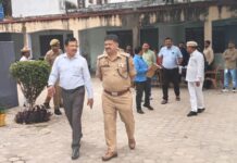 प्रारम्भिक अर्हता (पीईटी) परीक्षा केन्द्रों का डीएम व एसपी ने किया निरीक्षण
