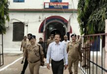 जिलाधिकारी व पुलिस अधीक्षक ने जिला कारागार का किया आकस्मिक निरीक्षण