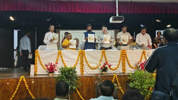 राजकीय आयुर्वेद महाविद्यालय एवं चिकित्सालय लखनऊ में .